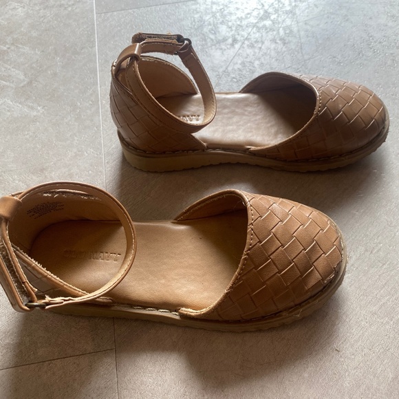 Size 10 Old Navy Toddler Shoes - Picture 1 of 4